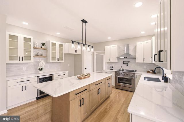 2243 OAKWOOD CT, Fogelsville, PA 18051