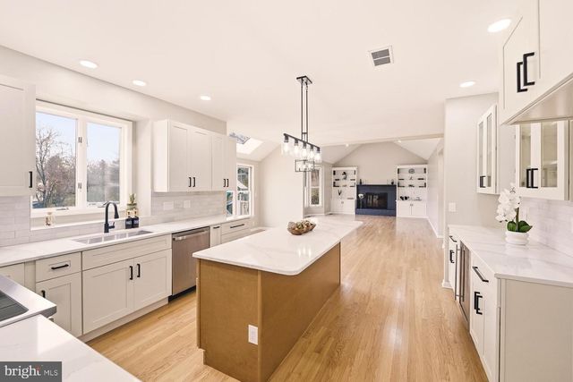 2243 OAKWOOD CT, Fogelsville, PA 18051