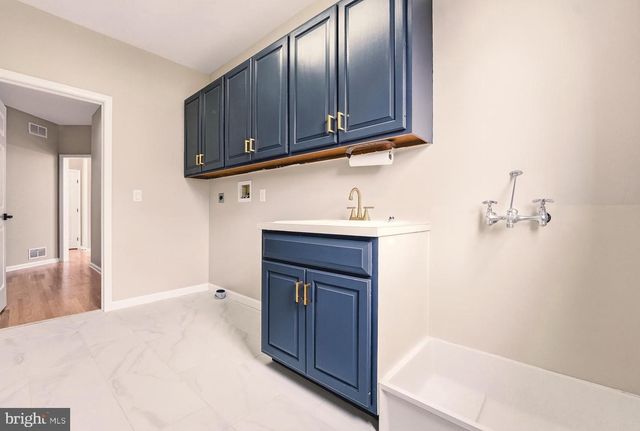 2243 OAKWOOD CT, Fogelsville, PA 18051