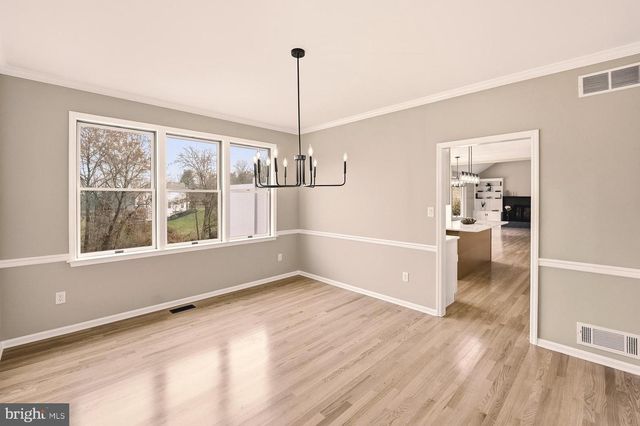 2243 OAKWOOD CT, Fogelsville, PA 18051