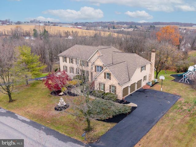 2243 OAKWOOD CT, Fogelsville, PA 18051