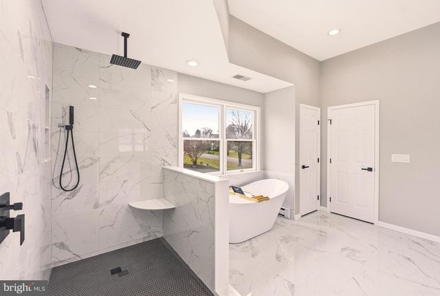 2243 OAKWOOD CT, Fogelsville, PA 18051