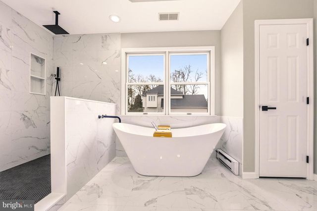 2243 OAKWOOD CT, Fogelsville, PA 18051