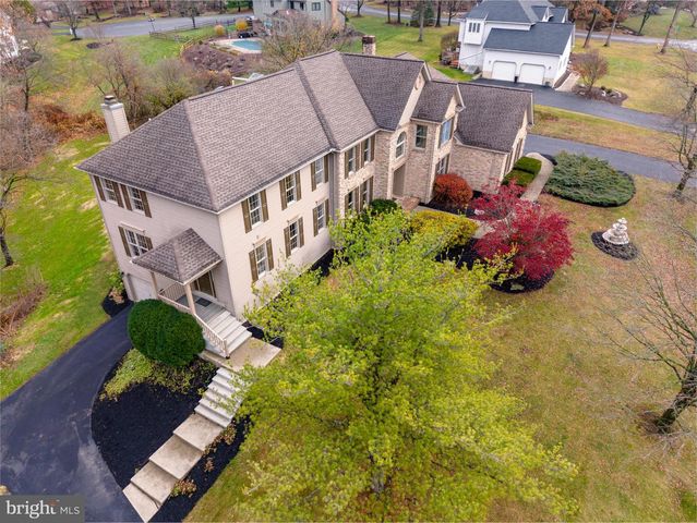 2243 OAKWOOD CT, Fogelsville, PA 18051