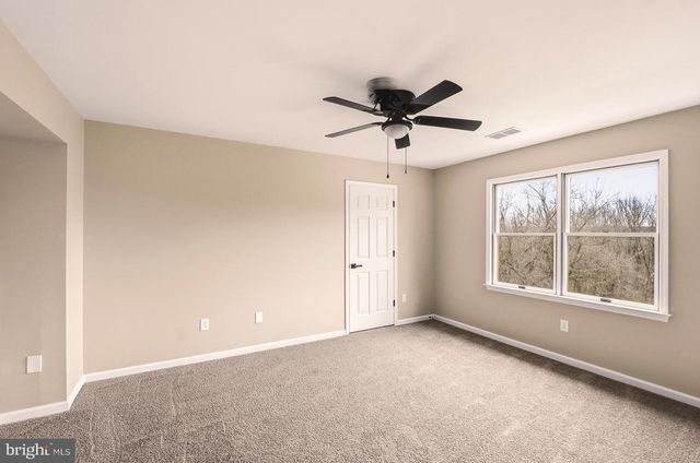 2243 OAKWOOD CT, Fogelsville, PA 18051