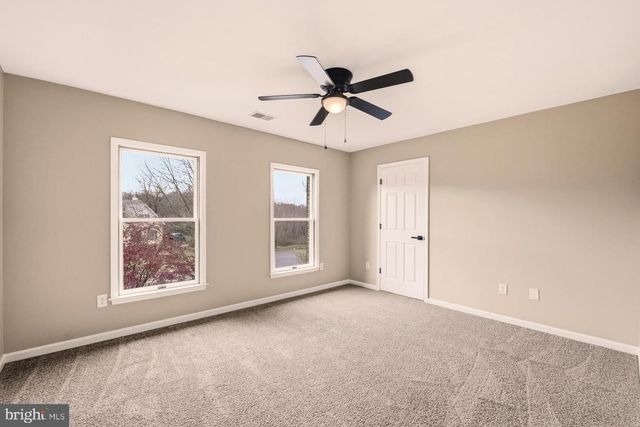 2243 OAKWOOD CT, Fogelsville, PA 18051