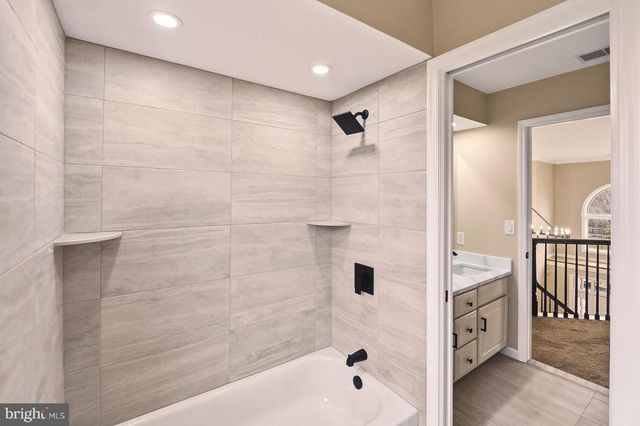 2243 OAKWOOD CT, Fogelsville, PA 18051