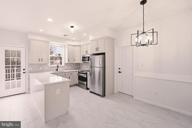 2243 OAKWOOD CT, Fogelsville, PA 18051