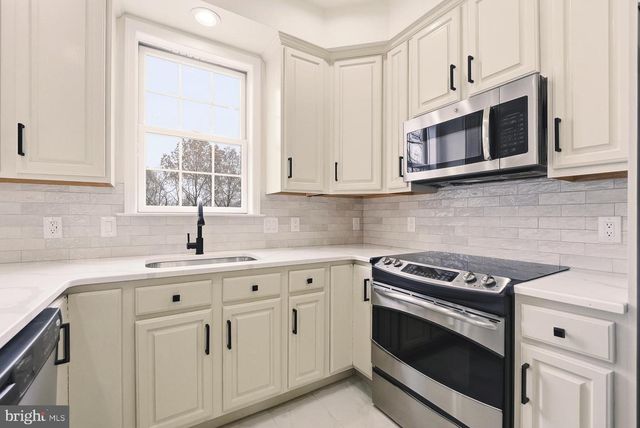 2243 OAKWOOD CT, Fogelsville, PA 18051