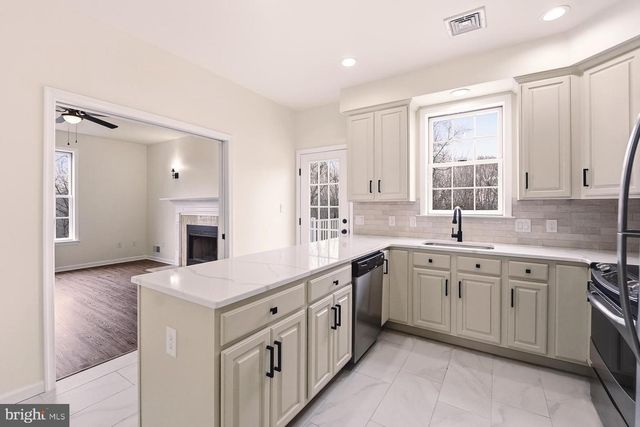 2243 OAKWOOD CT, Fogelsville, PA 18051