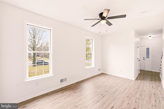 2243 OAKWOOD CT, Fogelsville, PA 18051