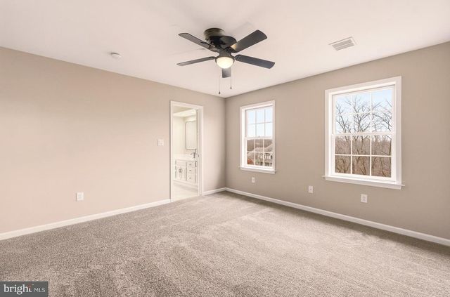 2243 OAKWOOD CT, Fogelsville, PA 18051