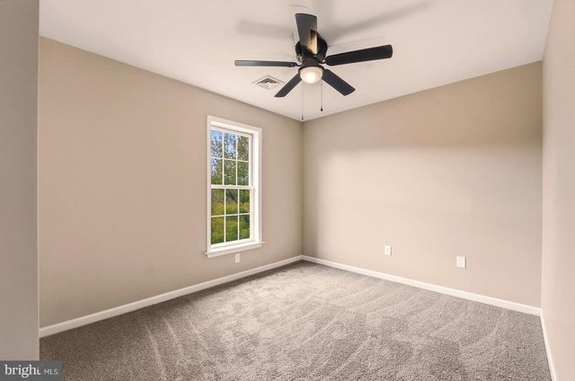 2243 OAKWOOD CT, Fogelsville, PA 18051