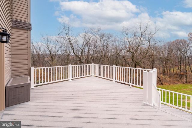 2243 OAKWOOD CT, Fogelsville, PA 18051