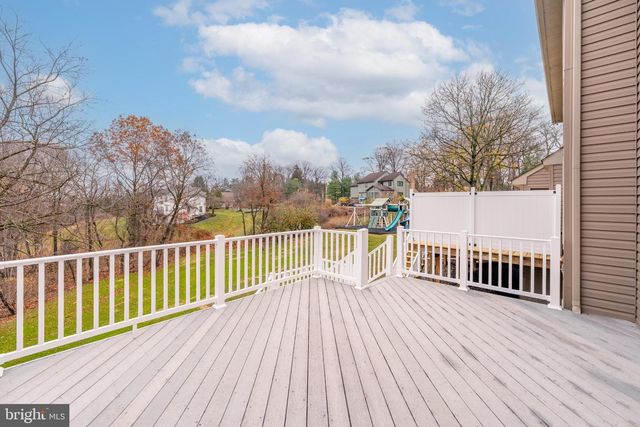 2243 OAKWOOD CT, Fogelsville, PA 18051