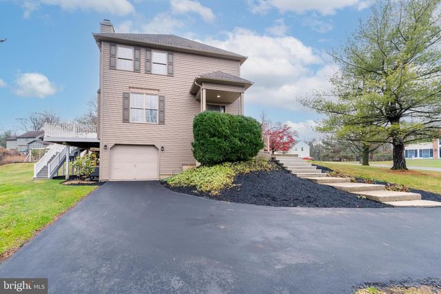 2243 OAKWOOD CT, Fogelsville, PA 18051