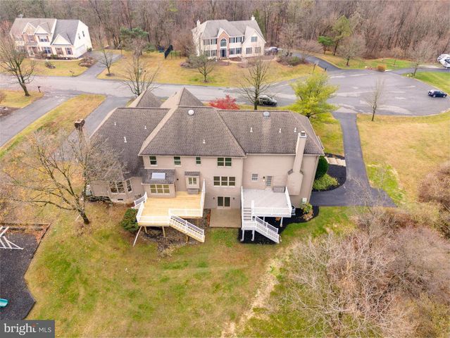 2243 OAKWOOD CT, Fogelsville, PA 18051