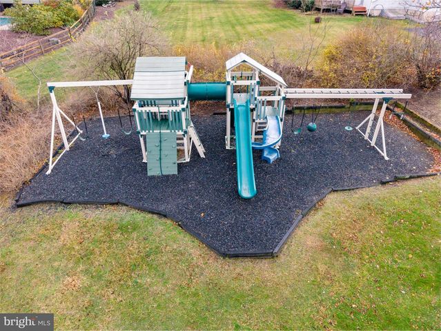 2243 OAKWOOD CT, Fogelsville, PA 18051