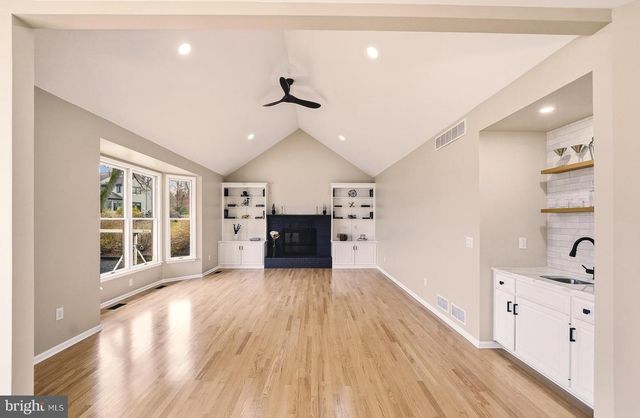 2243 OAKWOOD CT, Fogelsville, PA 18051