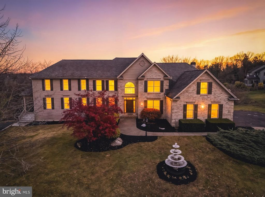 2243 OAKWOOD CT, Fogelsville, PA 18051