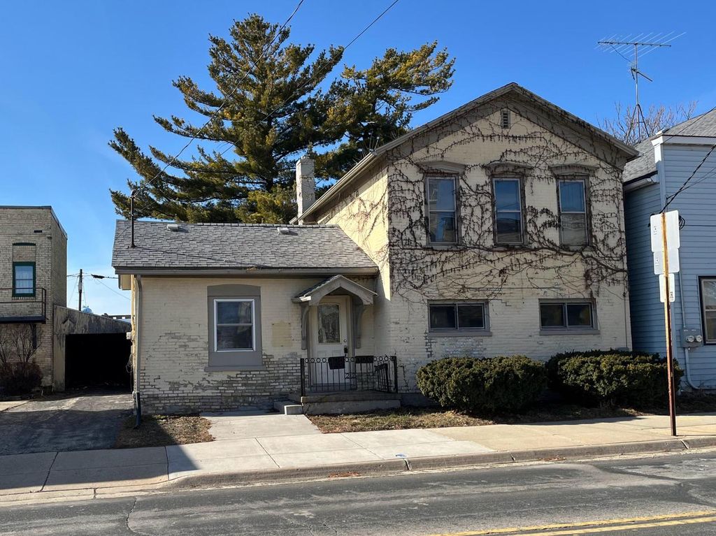 212 N 4th STREET, Watertown, WI 53094