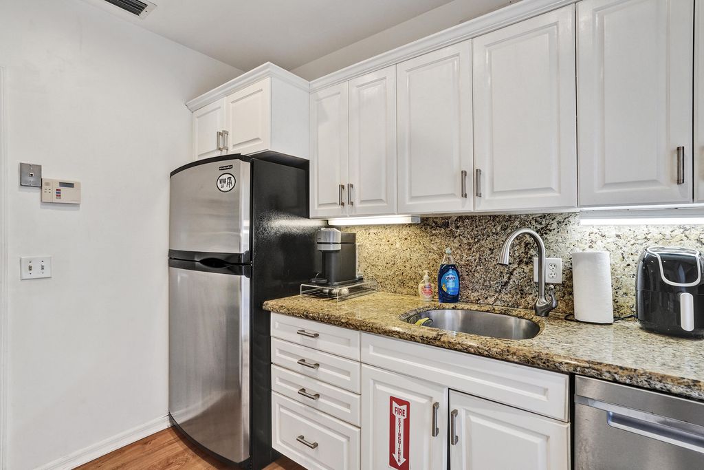 530 NE 11th Avenue, Fort Lauderdale, FL 33301