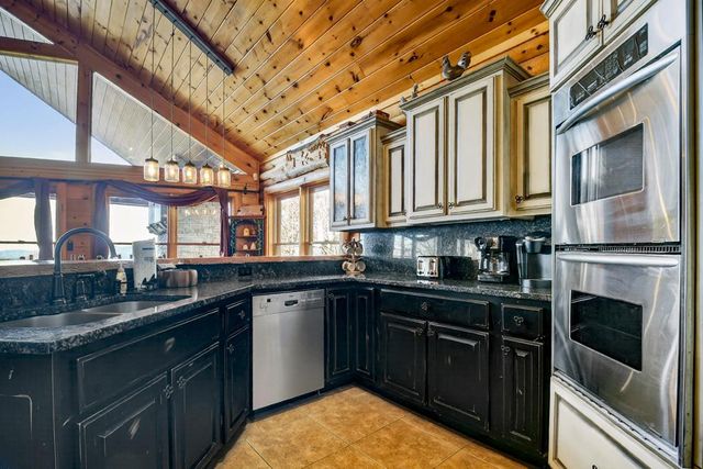 180 Cinnamon Bear Road, Mineral Bluff, GA 30559