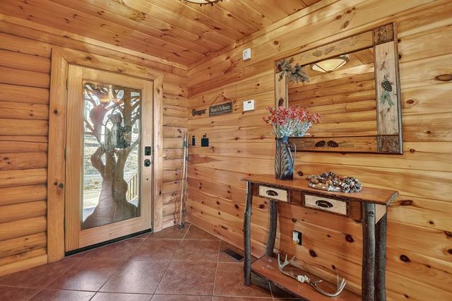 180 Cinnamon Bear Road, Mineral Bluff, GA 30559