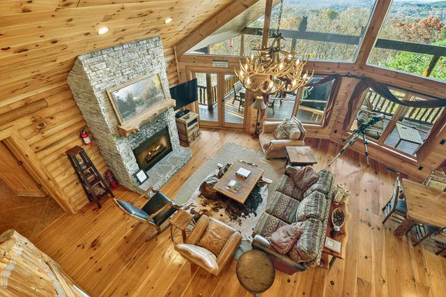 180 Cinnamon Bear Road, Mineral Bluff, GA 30559