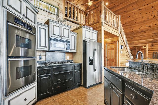 180 Cinnamon Bear Road, Mineral Bluff, GA 30559