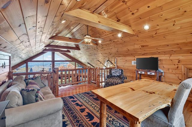 180 Cinnamon Bear Road, Mineral Bluff, GA 30559