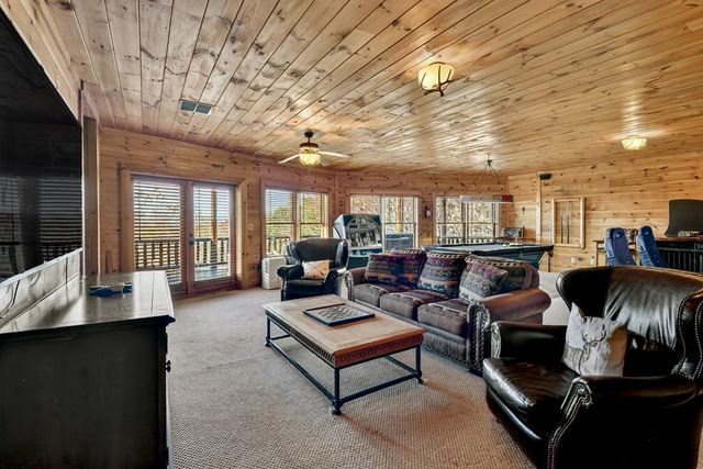 180 Cinnamon Bear Road, Mineral Bluff, GA 30559