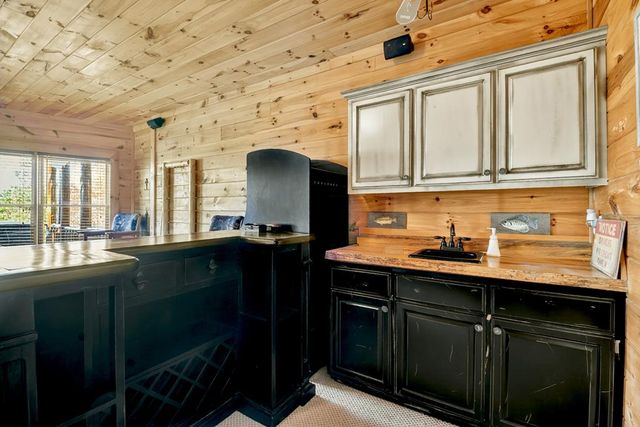 180 Cinnamon Bear Road, Mineral Bluff, GA 30559