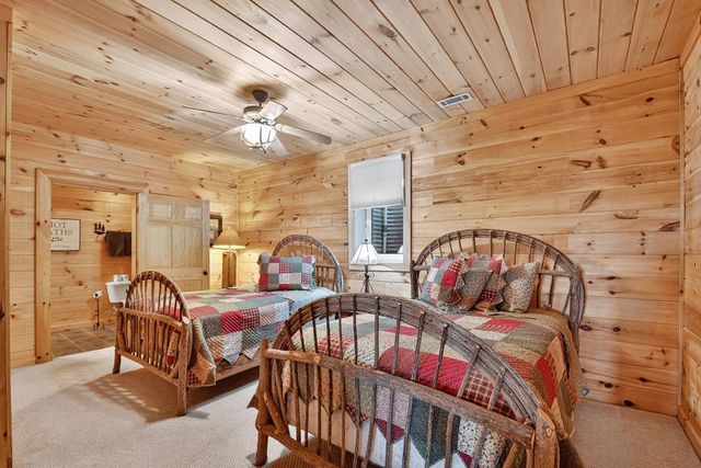 180 Cinnamon Bear Road, Mineral Bluff, GA 30559