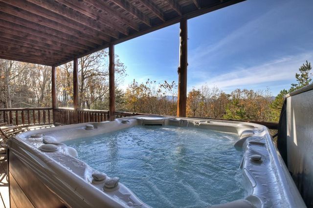 180 Cinnamon Bear Road, Mineral Bluff, GA 30559