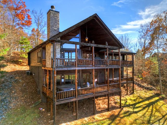 180 Cinnamon Bear Road, Mineral Bluff, GA 30559