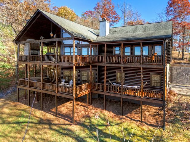 180 Cinnamon Bear Road, Mineral Bluff, GA 30559