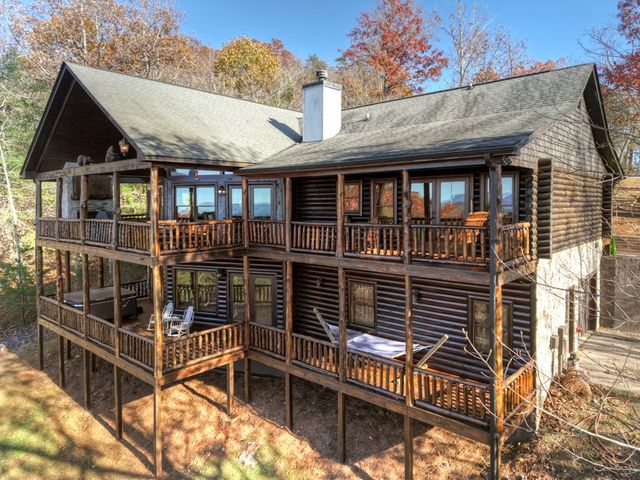 180 Cinnamon Bear Road, Mineral Bluff, GA 30559