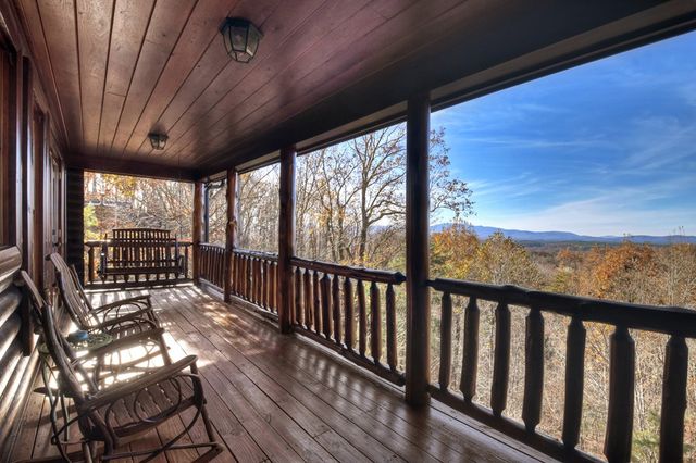 180 Cinnamon Bear Road, Mineral Bluff, GA 30559