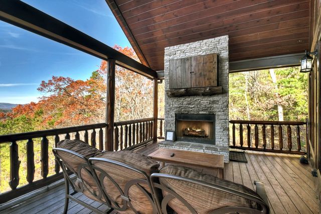 180 Cinnamon Bear Road, Mineral Bluff, GA 30559