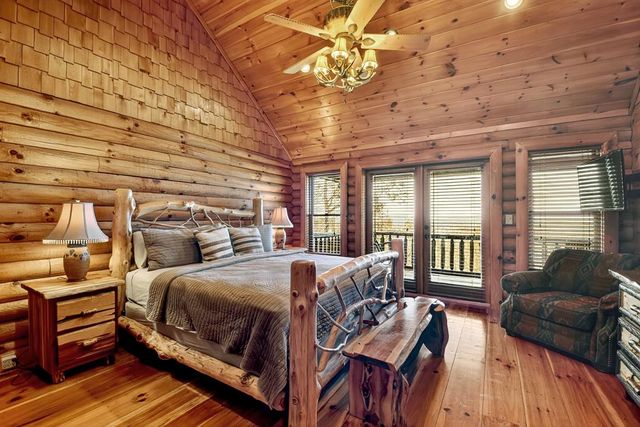 180 Cinnamon Bear Road, Mineral Bluff, GA 30559