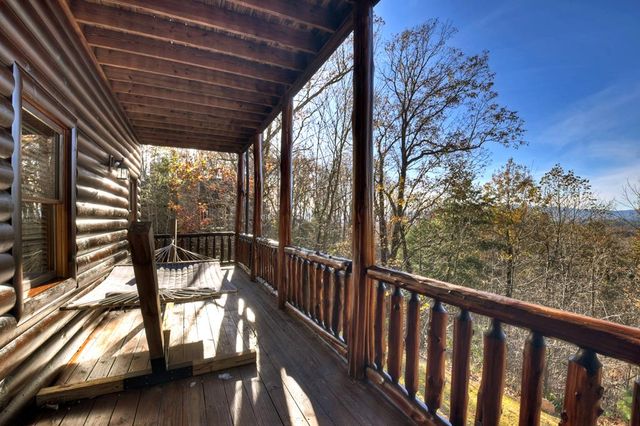 180 Cinnamon Bear Road, Mineral Bluff, GA 30559