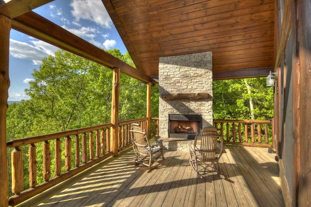 180 Cinnamon Bear Road, Mineral Bluff, GA 30559