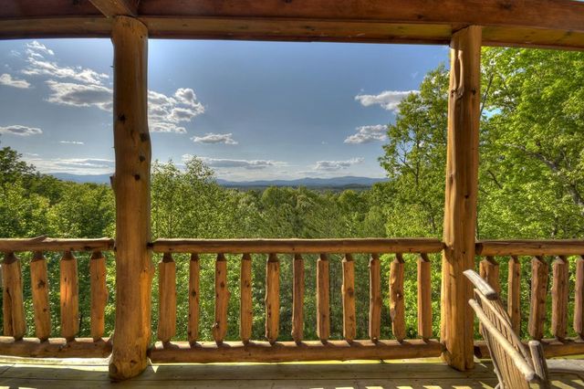 180 Cinnamon Bear Road, Mineral Bluff, GA 30559