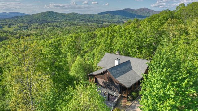 180 Cinnamon Bear Road, Mineral Bluff, GA 30559
