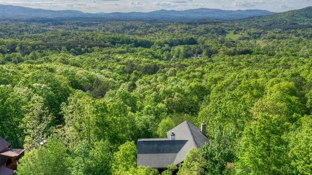 180 Cinnamon Bear Road, Mineral Bluff, GA 30559