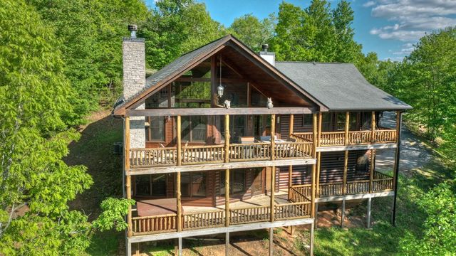 180 Cinnamon Bear Road, Mineral Bluff, GA 30559