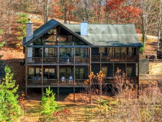 180 Cinnamon Bear Road, Mineral Bluff, GA 30559