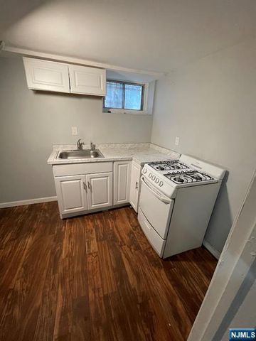 569 Broadway, Paterson, NJ 07514