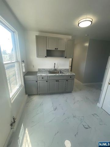 569 Broadway, Paterson, NJ 07514